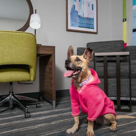 Hampton Inn Yorkville Экстерьер фото