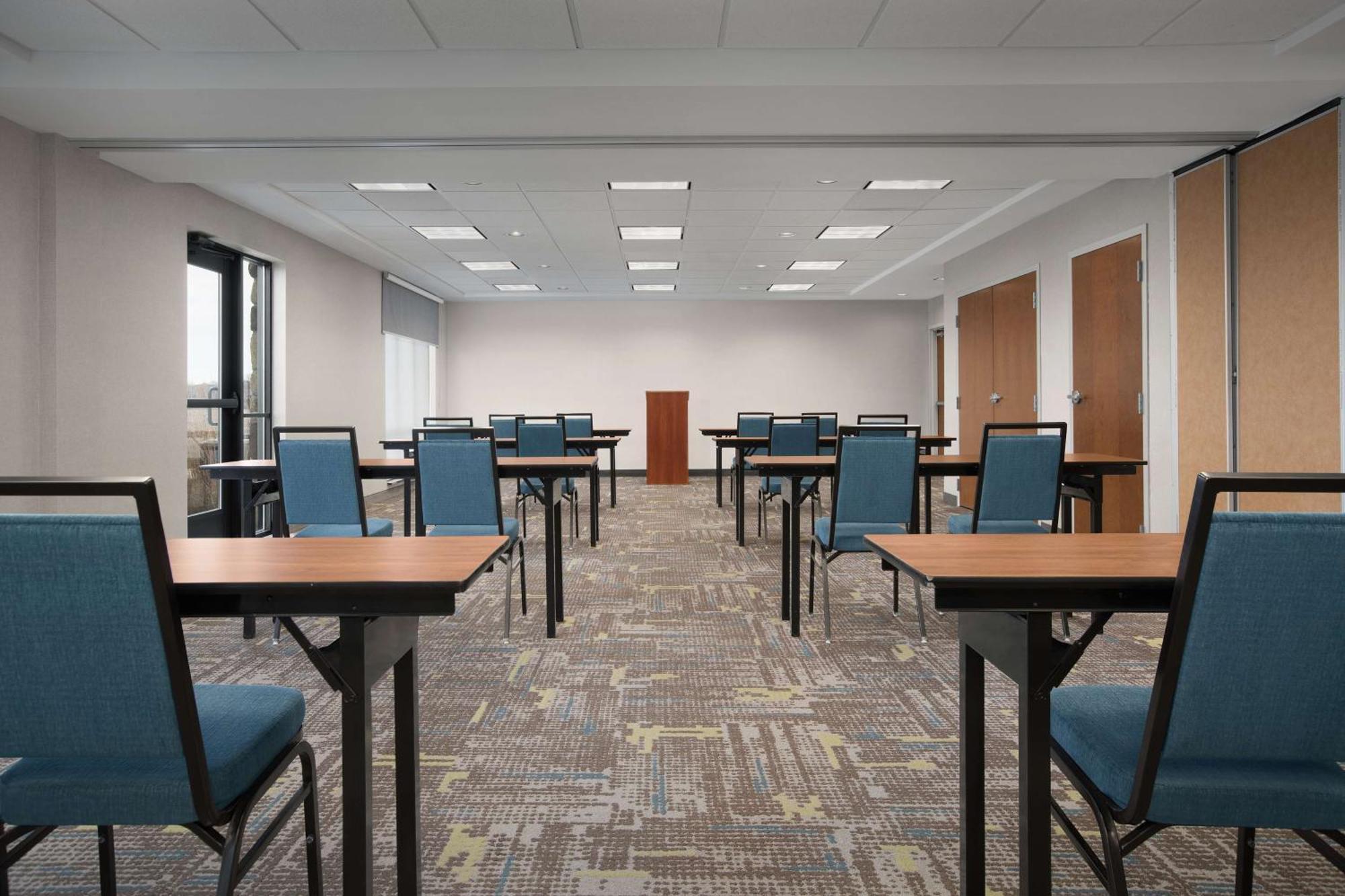 Hampton Inn Yorkville Экстерьер фото