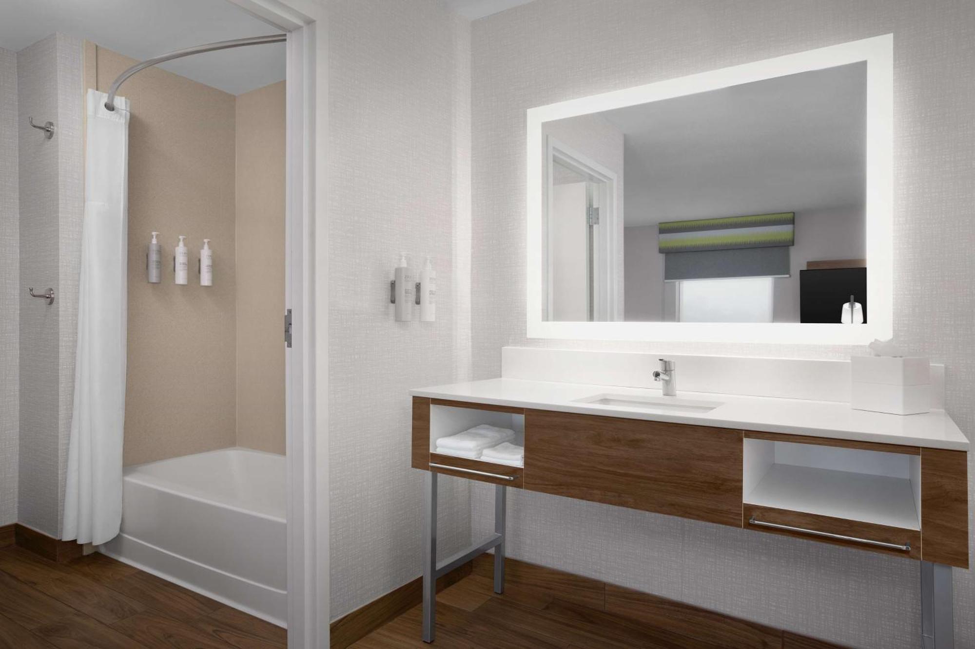 Hampton Inn Yorkville Экстерьер фото
