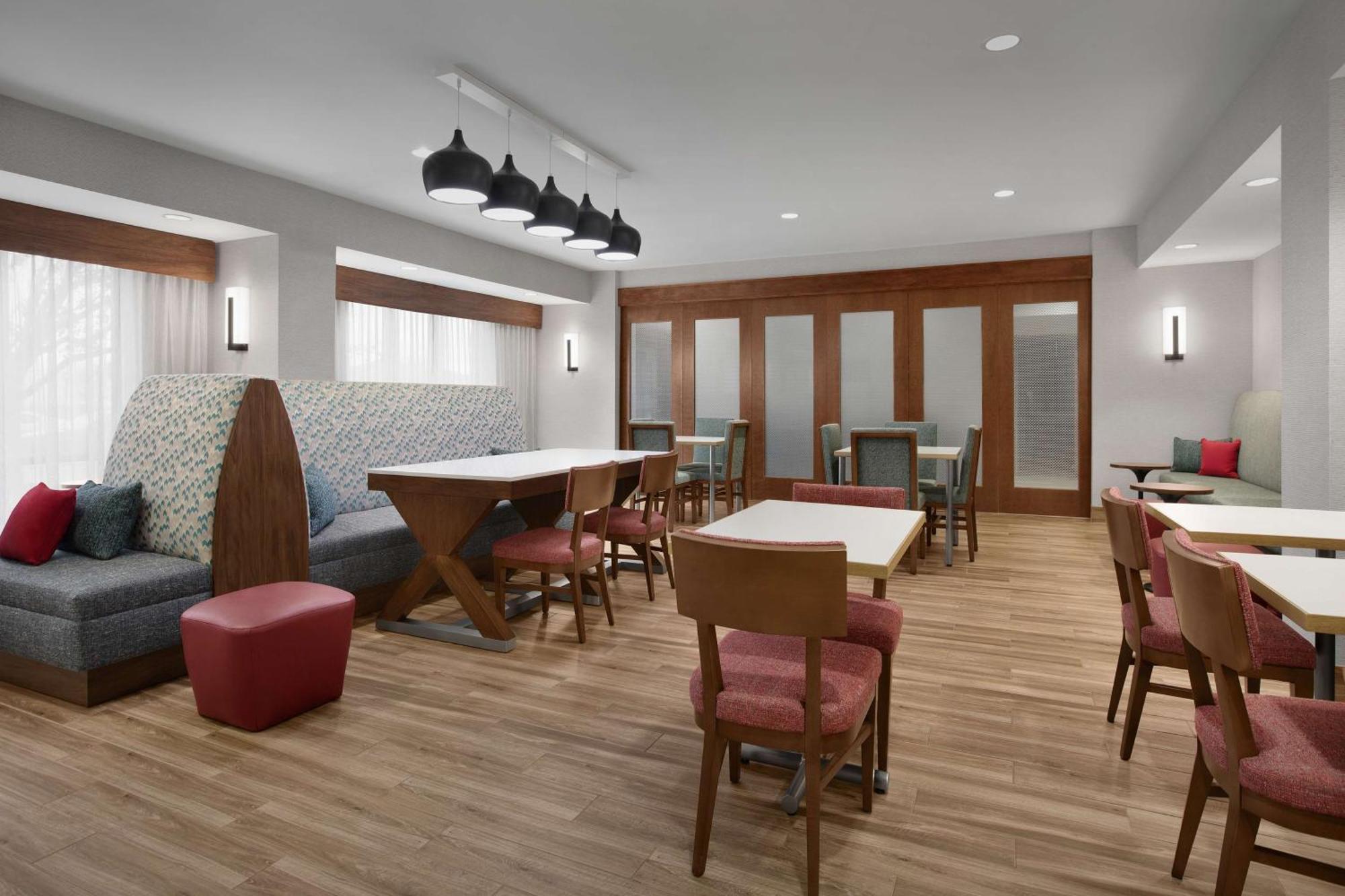 Hampton Inn Yorkville Экстерьер фото