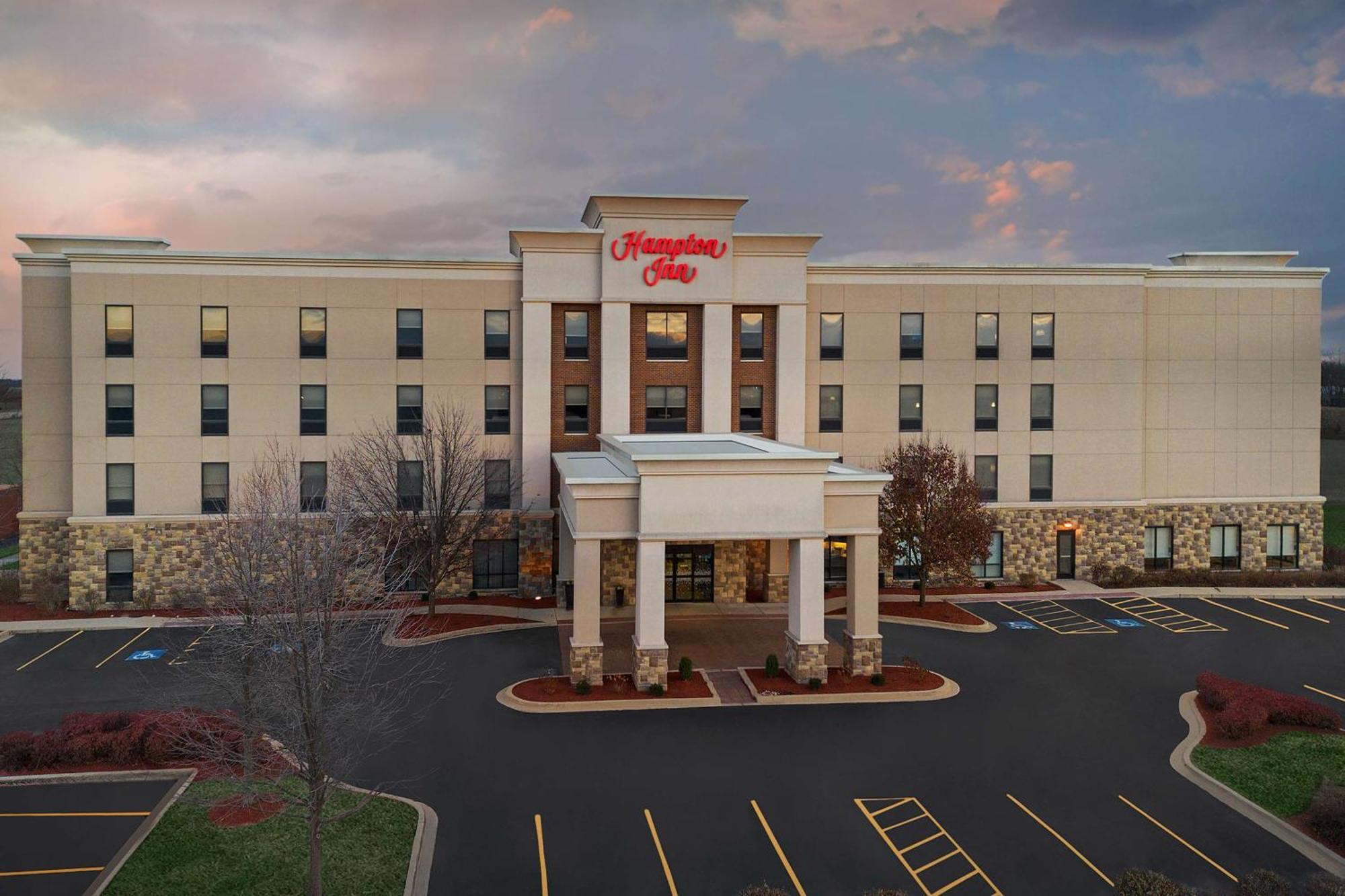 Hampton Inn Yorkville Экстерьер фото