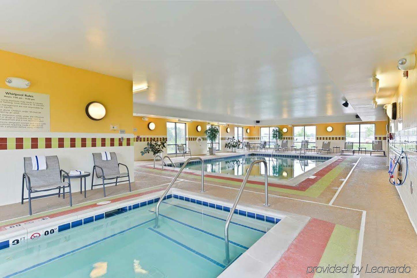 Hampton Inn Yorkville Экстерьер фото
